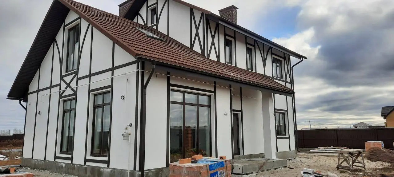 Компания, которая делает строительные смеси